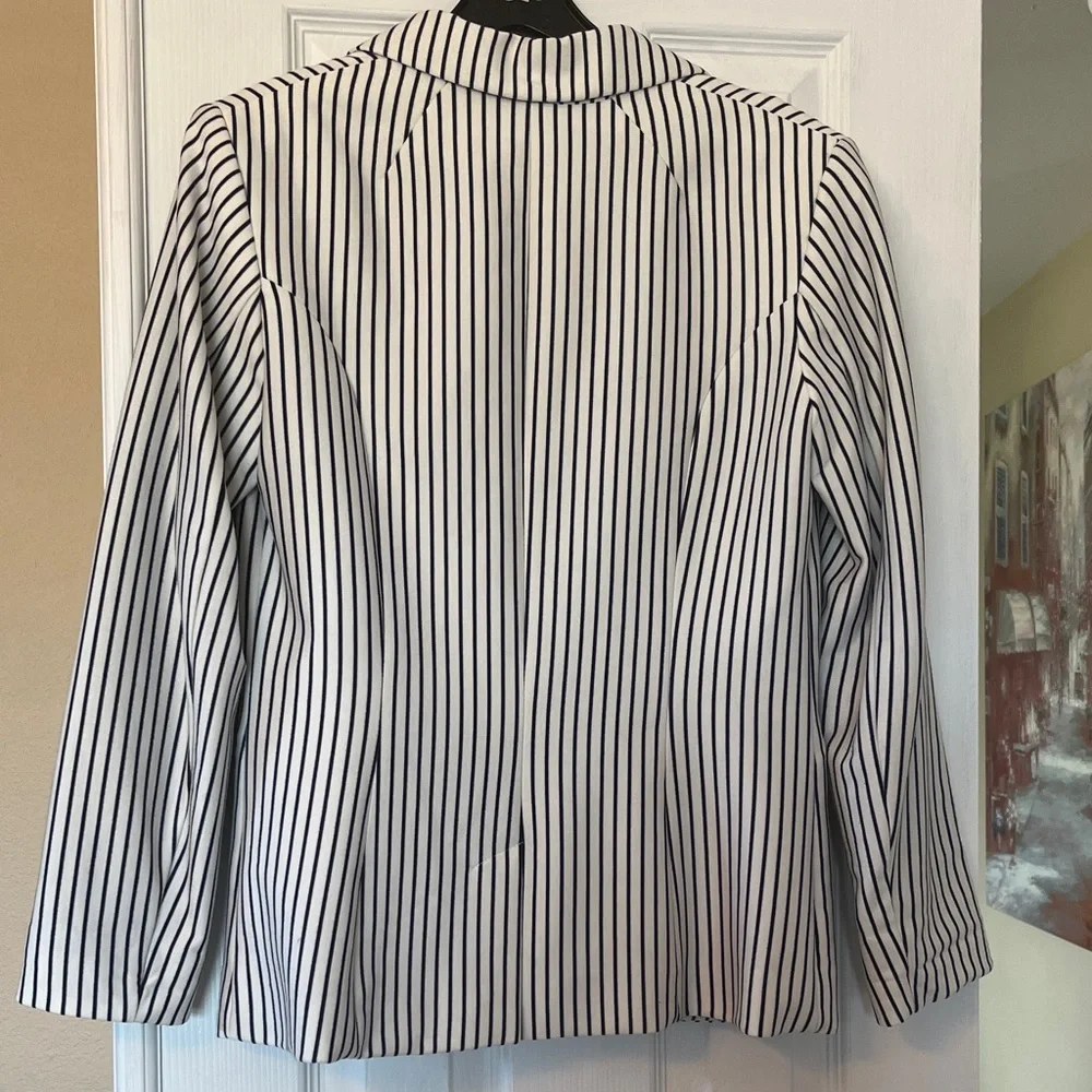 H&M Navy and White Striped Blazer Sz 40 Euro - Picture 4 of 4